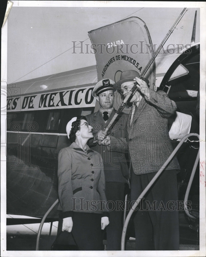 1953 Press Photo Jim Haywood Fisherman Aeronaves Mexico - Historic Images