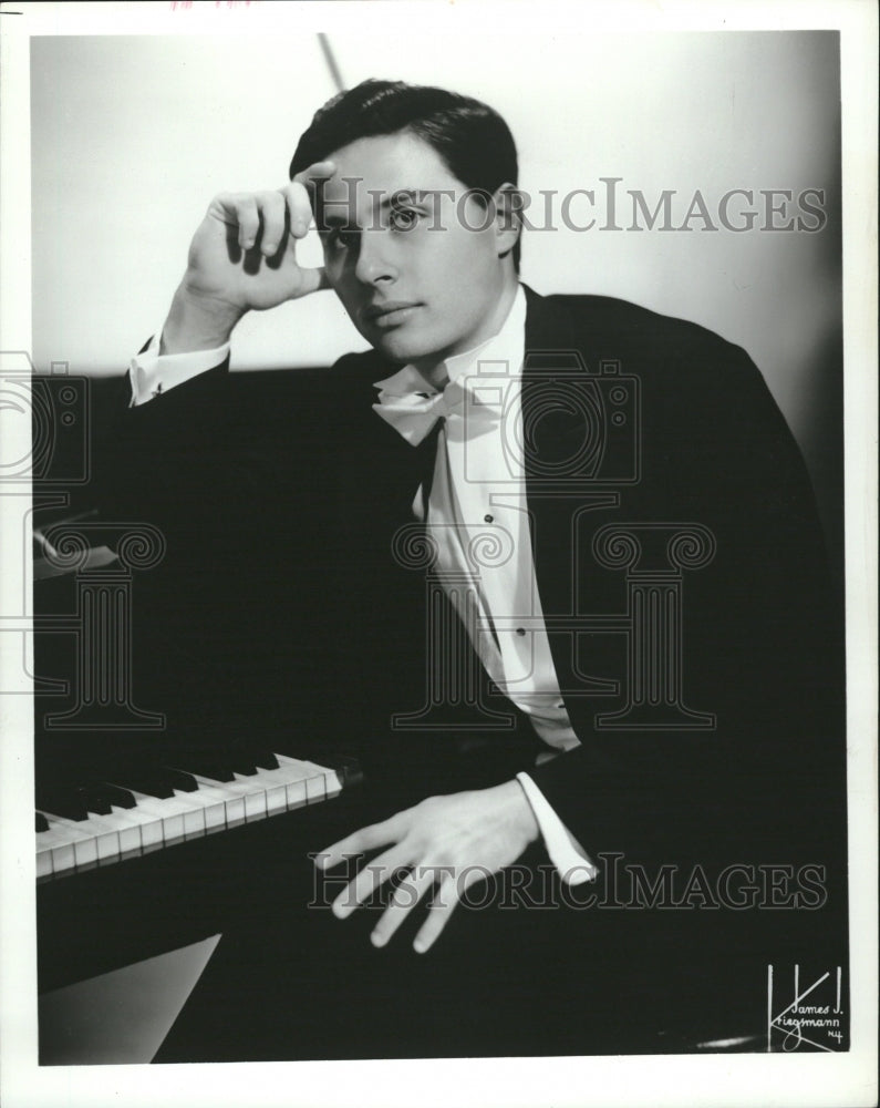 1985 Press Photo Pianist Tedd Joselson Promotional Shot - RRV12379 - Historic Images