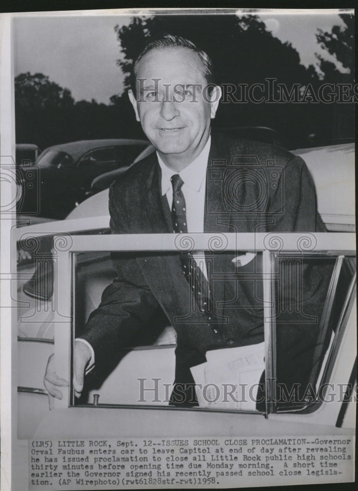 1958 Press Photo Governor Orval Faubus Issues School - Historic Images