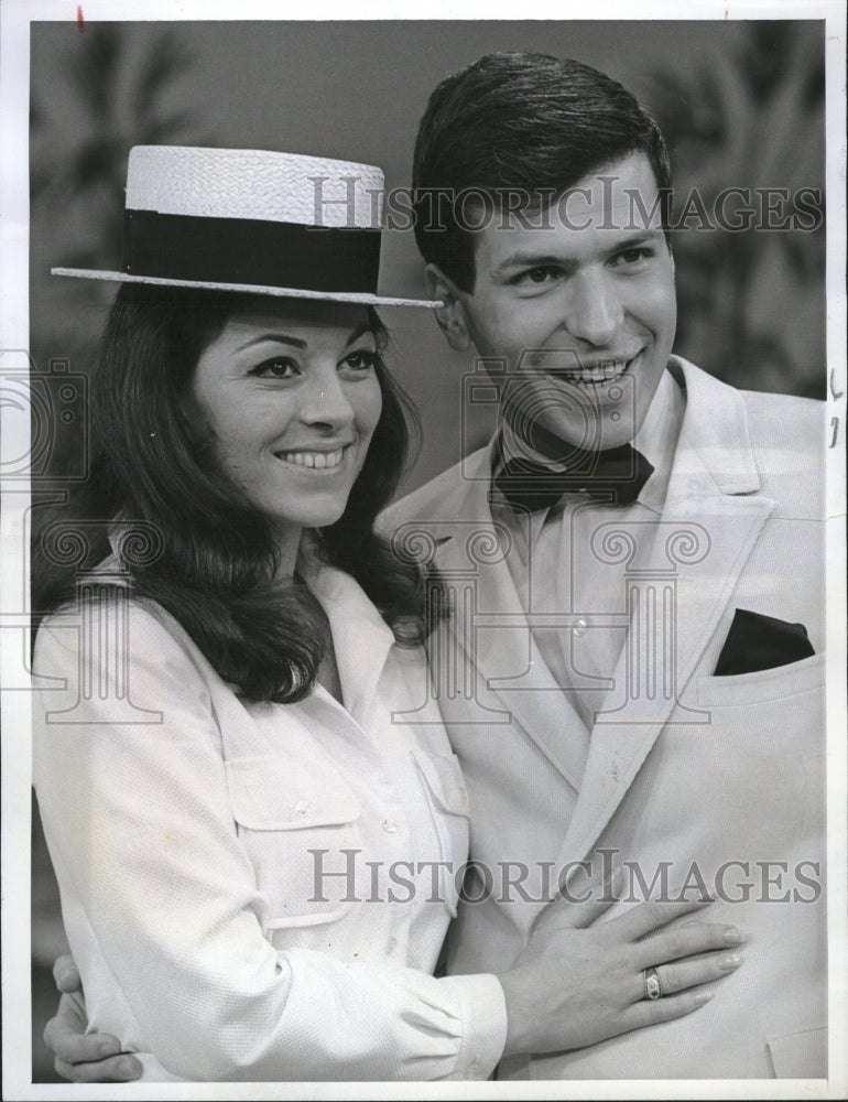 1968 Press Photo Gail Martin Singer Frank Sinatra Jr. - RRV13101- Historic Images