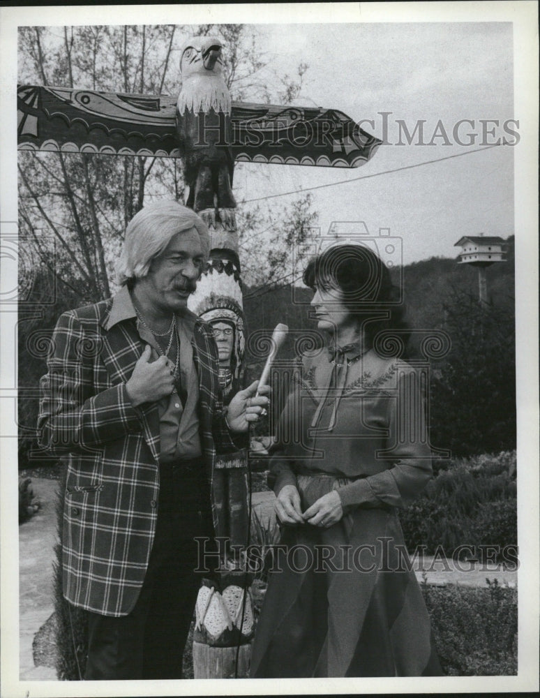 1981 Press Photo Loretta Lynn Howard Hesseman Lady TV - RRV13681 - Historic Images