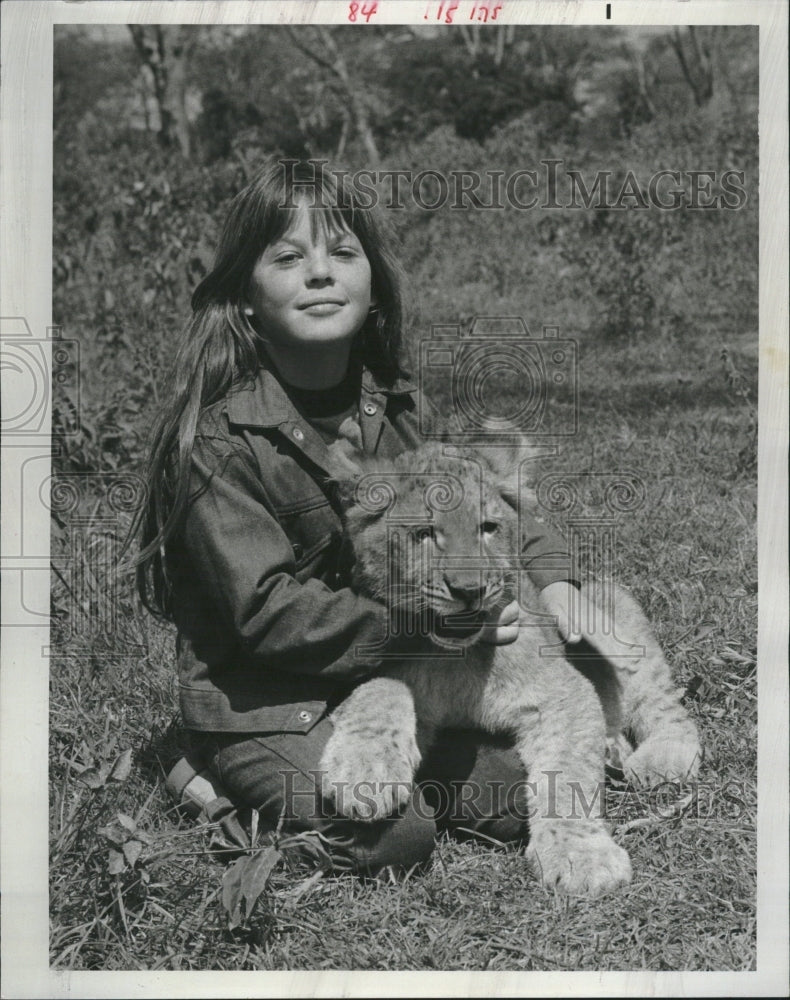 1974 Press Photo Dawn Lynn in NBC&#39;s series &quot;Born Free.&quot; - RRV13861 - Historic Images