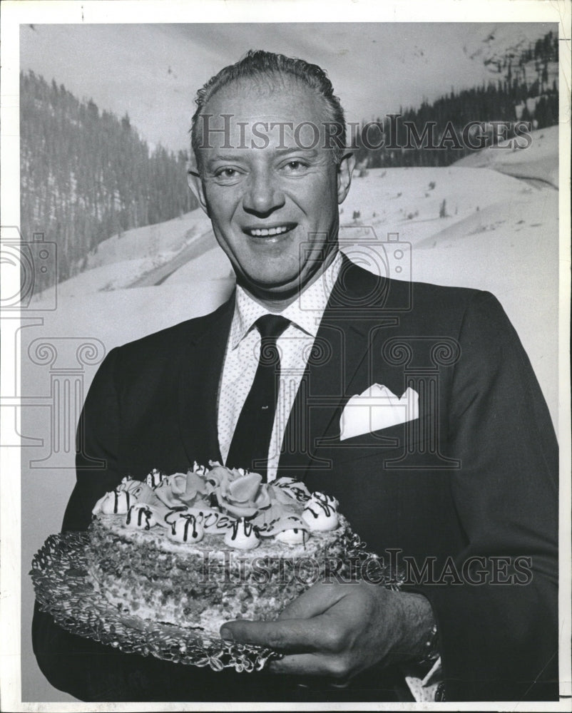 1961 Press Photo Steve McNichols Capital office cake - RRV13919 - Historic Images