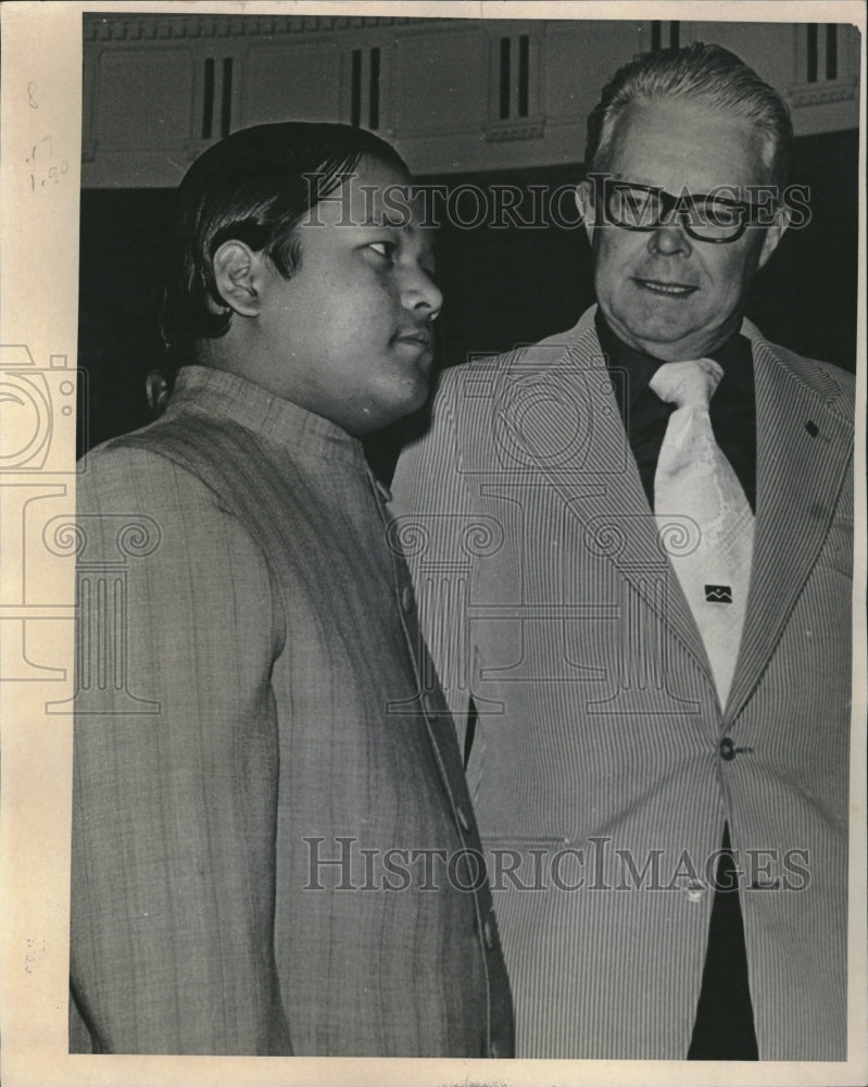 1972 Press Photo Guru Mahraj Ji Bill McNichols - RRV13975 - Historic Images