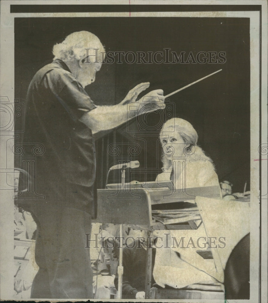 1969 Press Photo Mrs M Edward Kennedy Peter Narrates - Historic Images