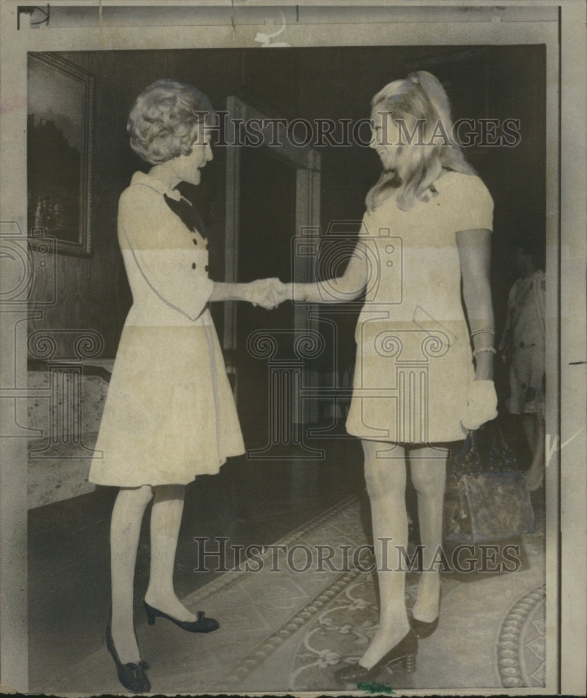 1969 Mrs.Nixon Greets Mrs. Edward Kennnedy - Historic Images