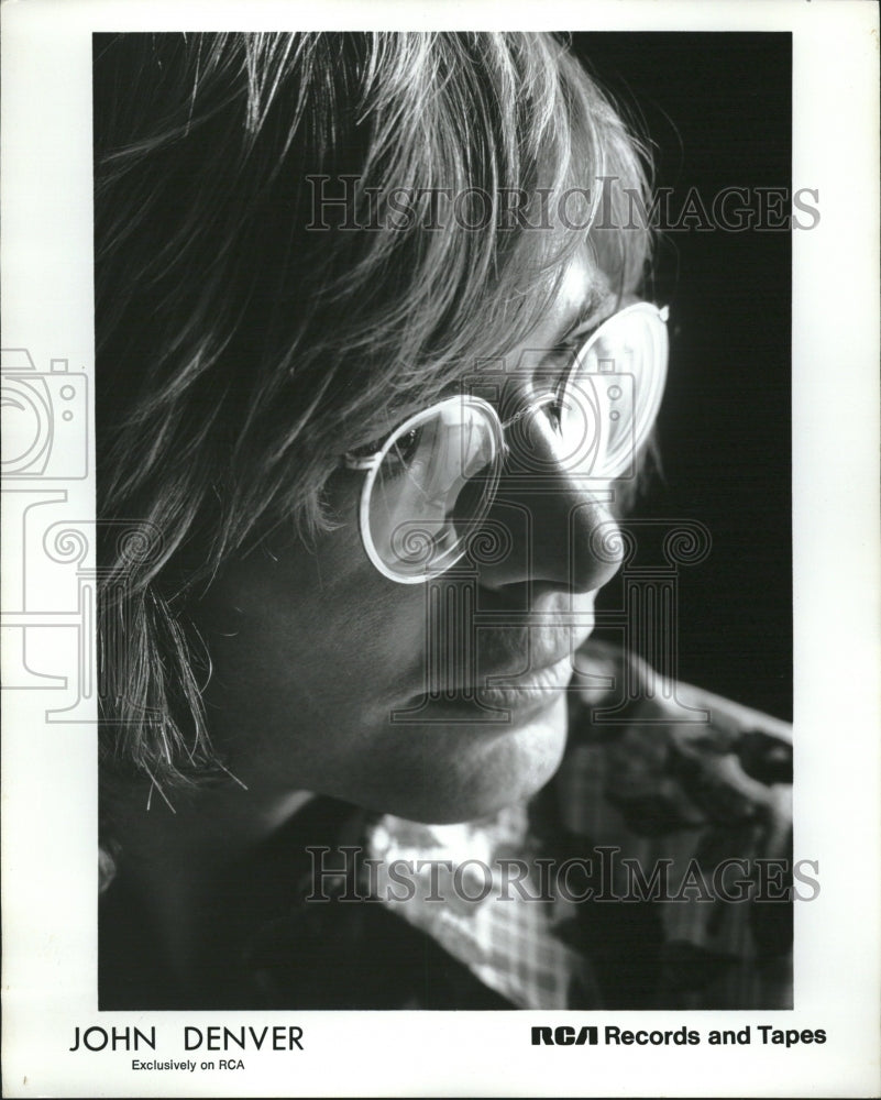 1974 Press Photo John Denver singer songwriter activist - Historic Images