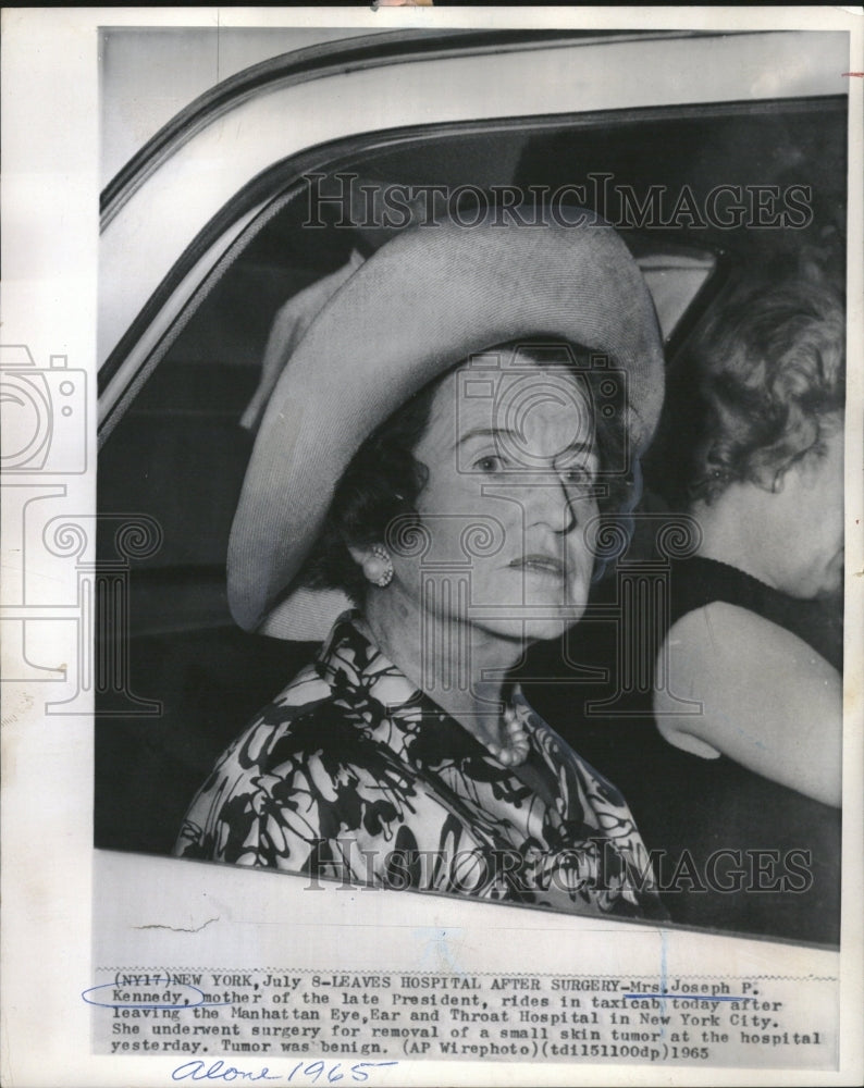 1965 Press Photo Rose Kennedy Taxicab - Historic Images