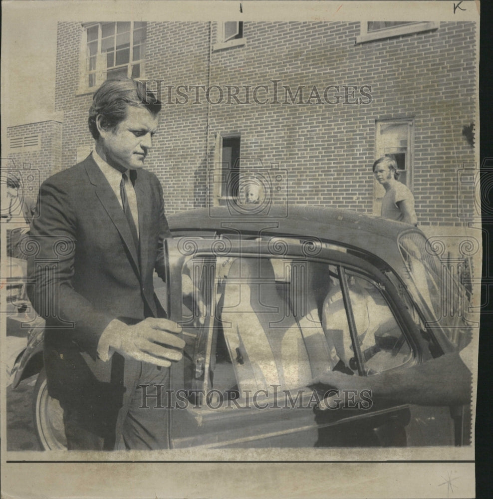 1969 Sen Edward Kennedy Joan Serious Face - Historic Images