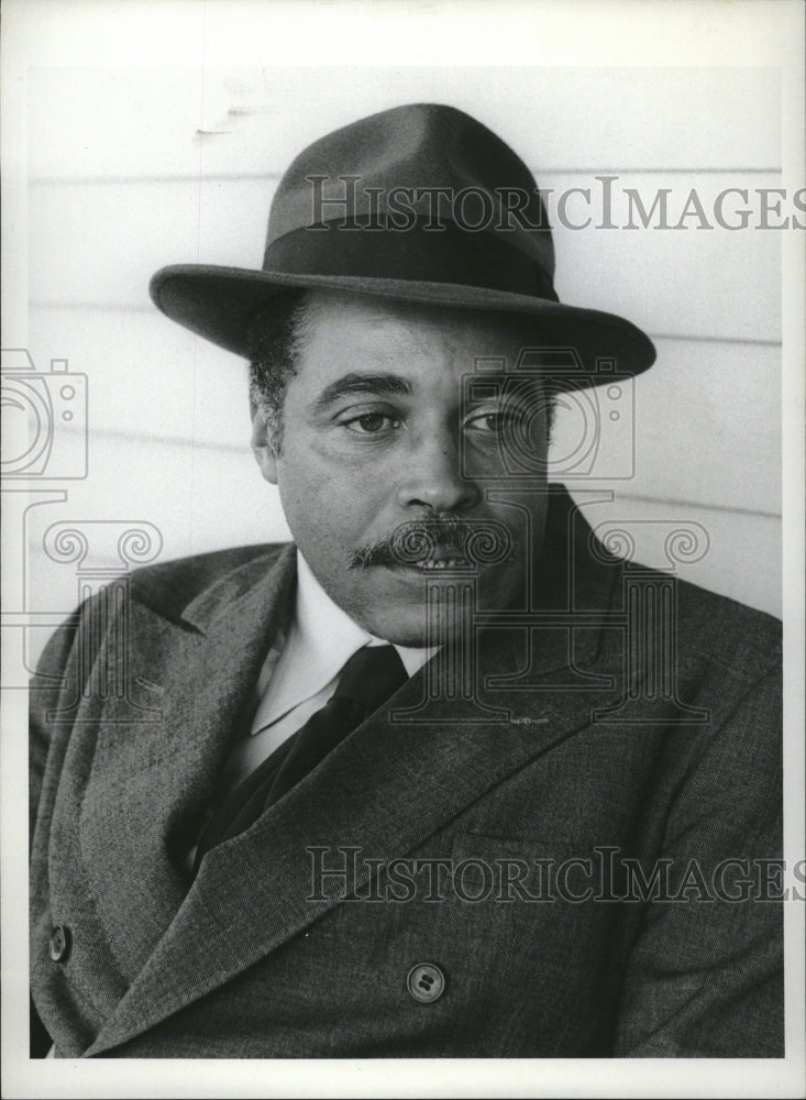 1977 Press Photo James Earl Jones American Actor Voice - RRV15733 - Historic Images