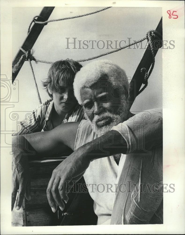 1974 Press Photo James Earl Jones Alfred Lutter Cay Boy - RRV15941 - Historic Images