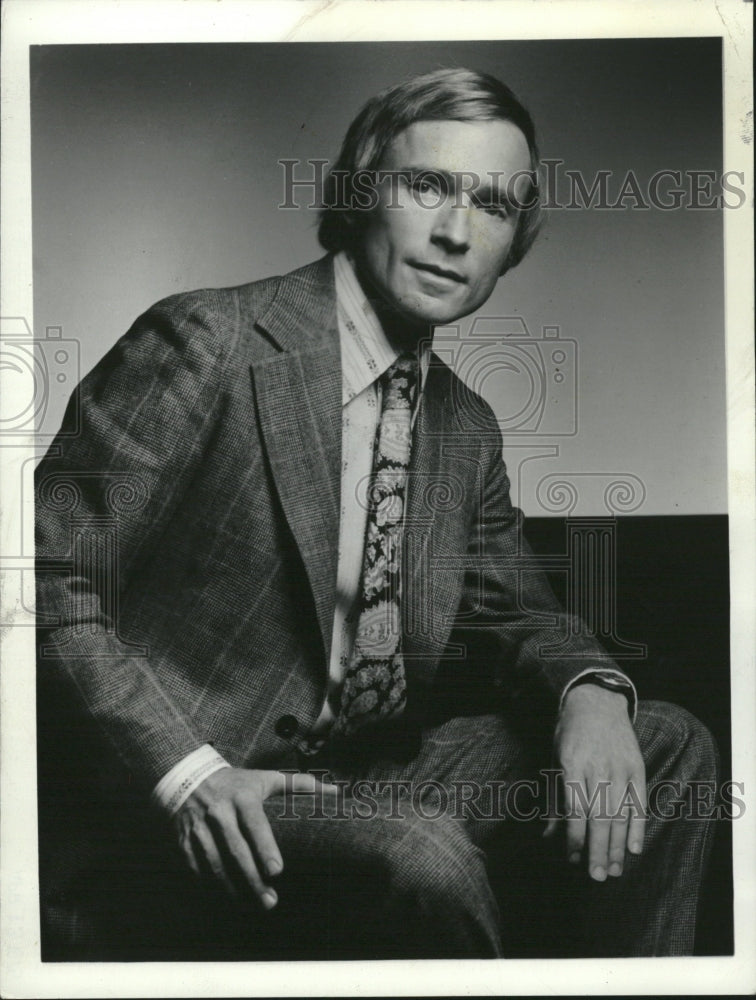 1975 Press Photo Dick Cvett Edition Health Wednesday - Historic Images