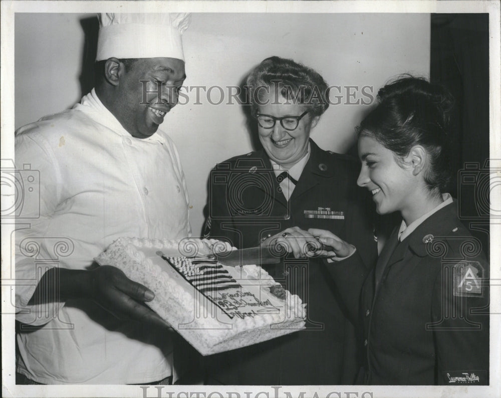 1965 Women&#39;s Army Corps Celebrating - Historic Images