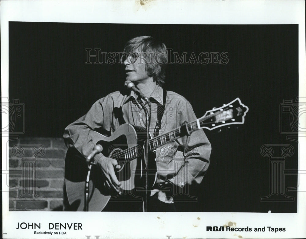 1973 Press Photo John Denver Singer Songwriter RCA - RRV17259 - Historic Images