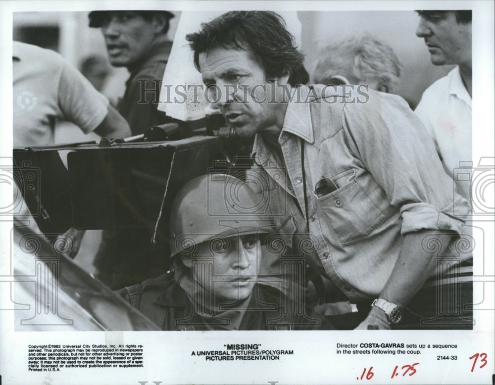 1981 Press Photo Costa-Gavras Sets Up a Scene - RRV17319 - Historic Images