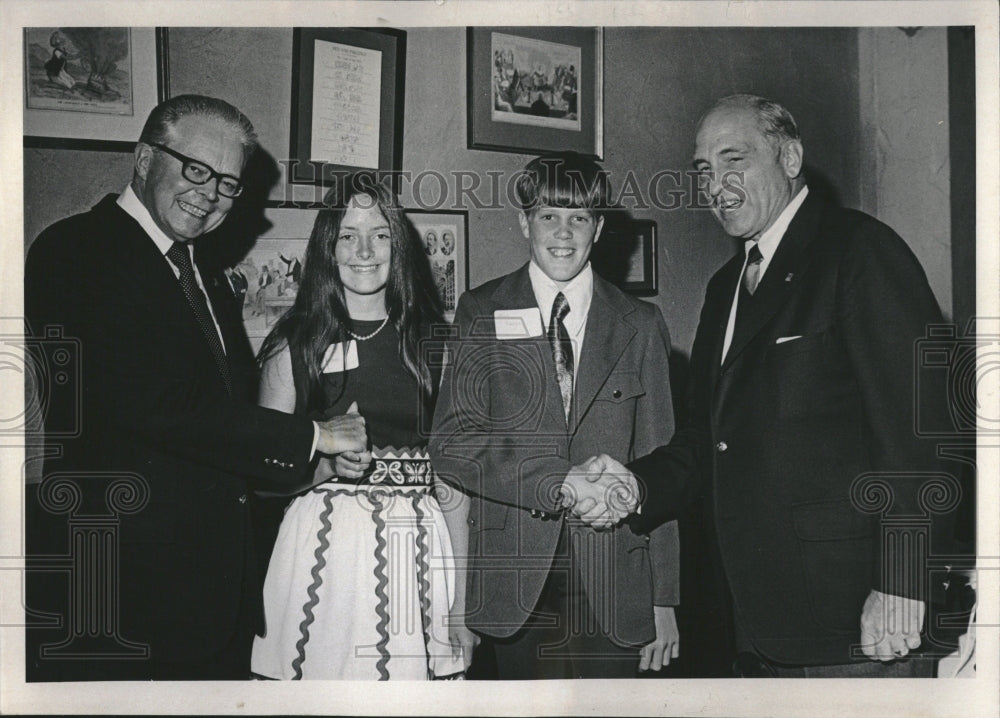 1972 Mayor McNichols Congratulates Winners - Historic Images