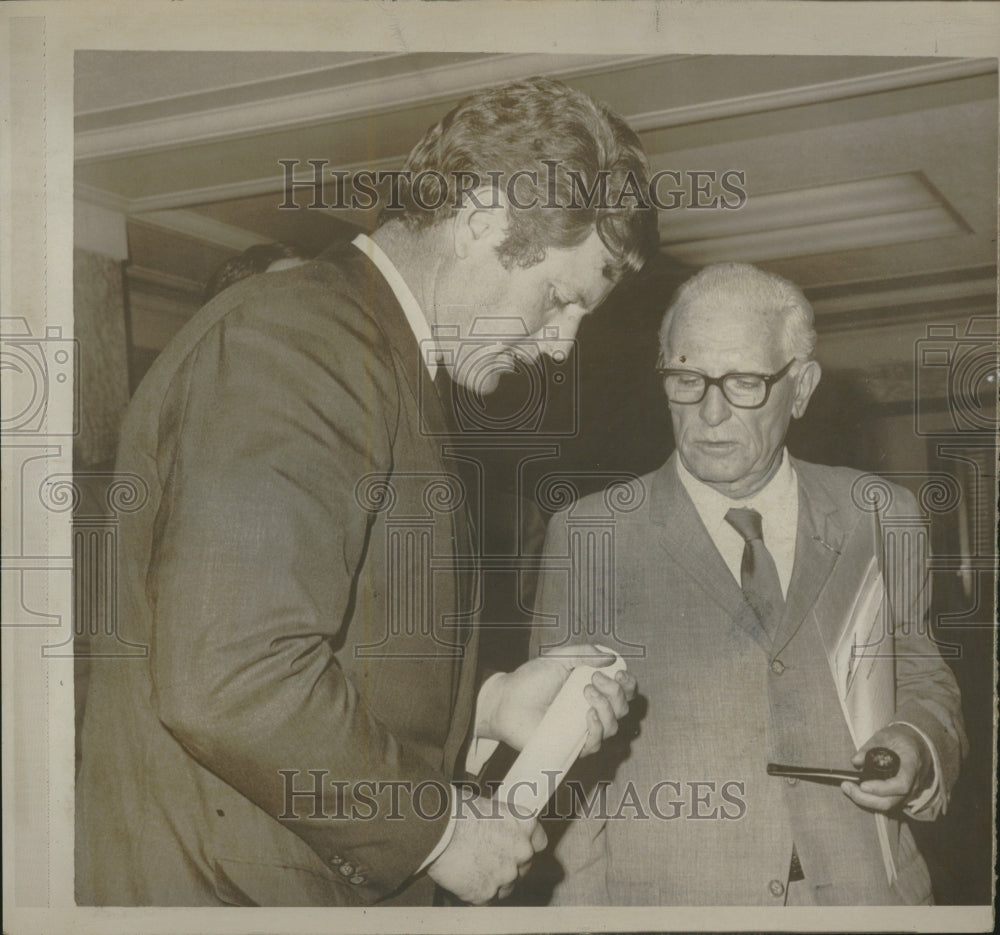 1968 Senator Edward Kennedy Mass Robert - Historic Images