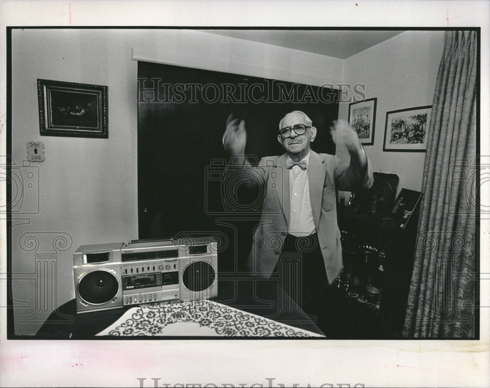 1986 Press Photo Bert Bonem Jewish Orchestra Conductor. - RRV18031 - Historic Images