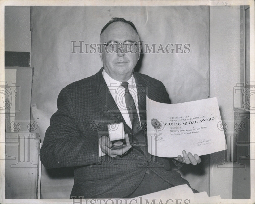 1967 Press Photo Robert E Bond Medal Winner Navy Sailor - RRV18033 - Historic Images