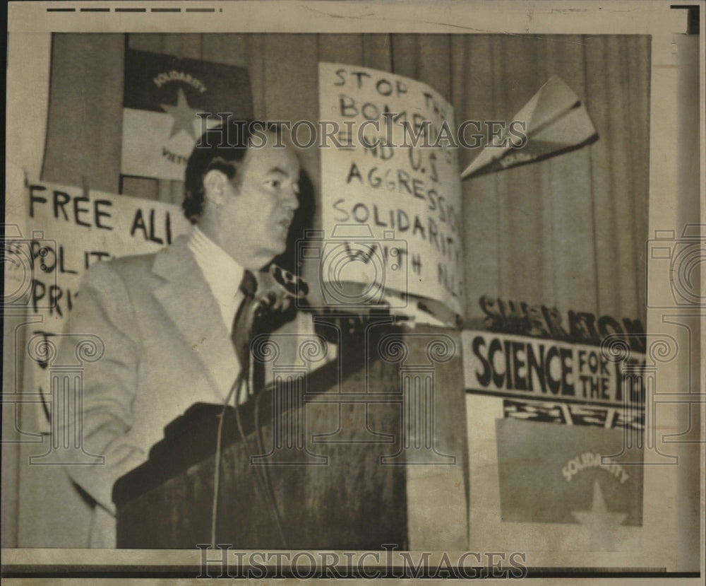 1971 Hurbert Humphrey Dive Bomb Speech - Historic Images