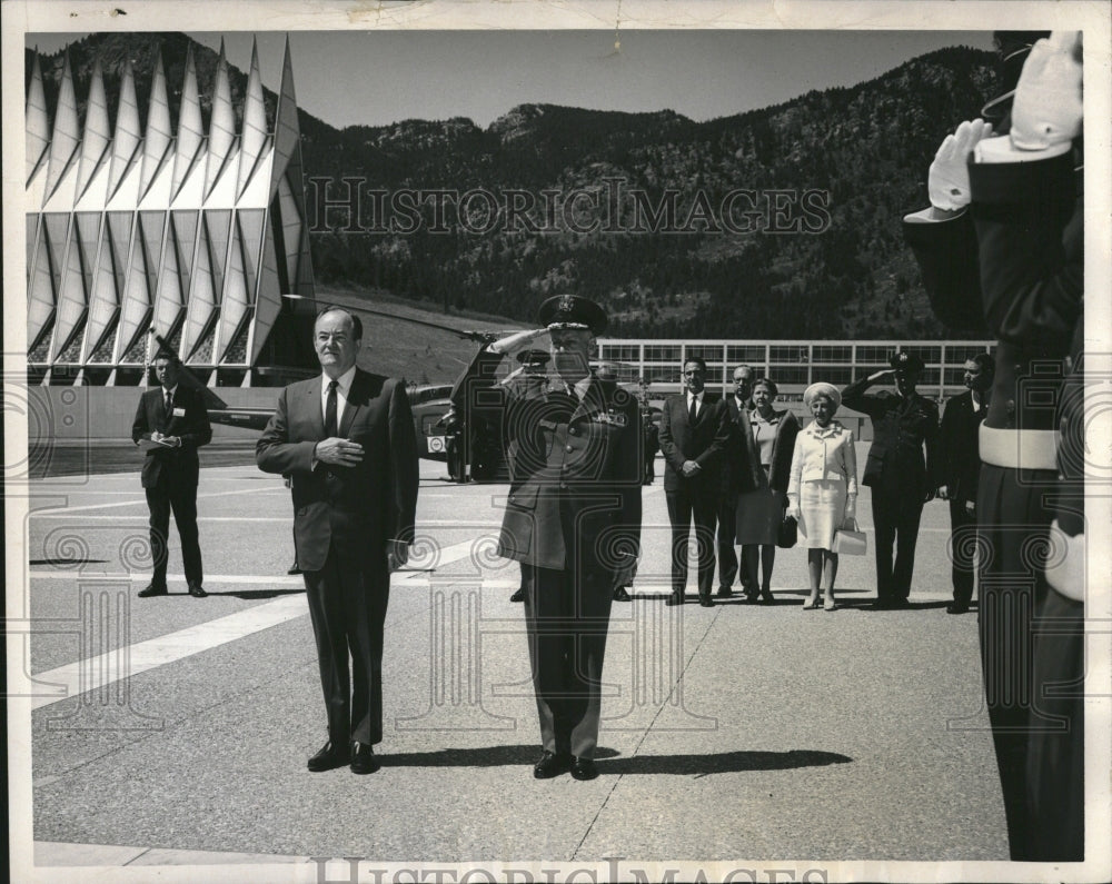 1966 Press Photo Hubert H Humphrey Vice President Sen - RRV18327 - Historic Images