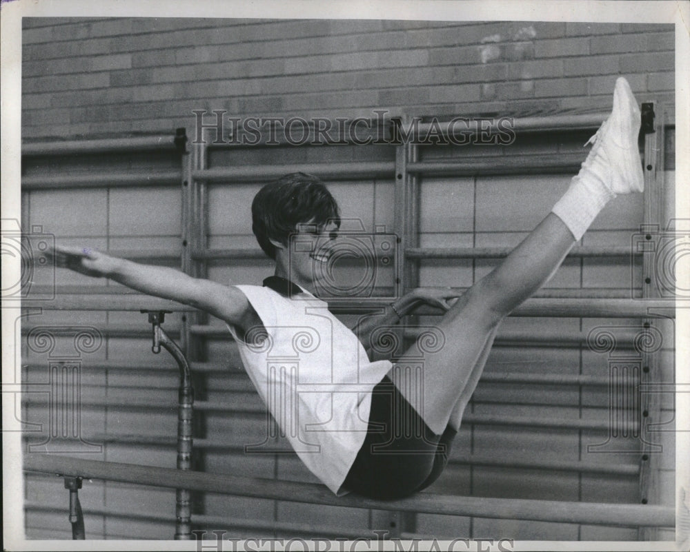 1968 Press Photo Joan Charlson Aurora Gymnastics - RRV18801 - Historic Images