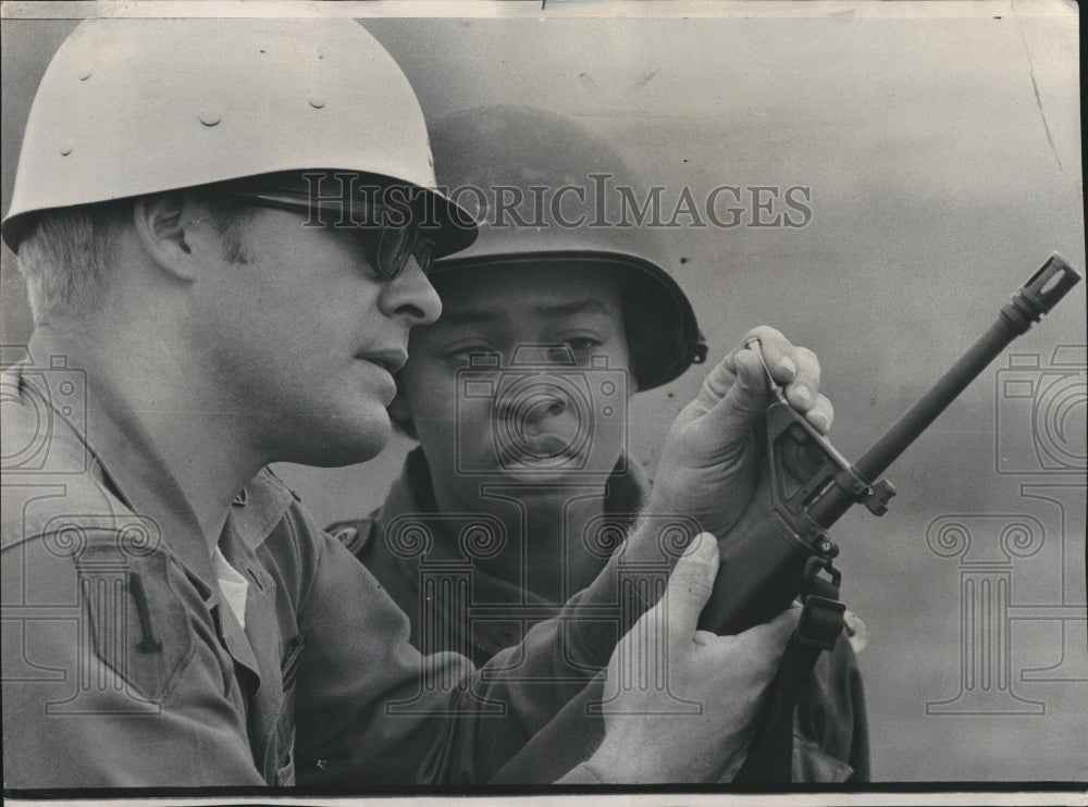 1975 Press Photo Frank Griffin Janice Parker Training - RRV18835 - Historic Images