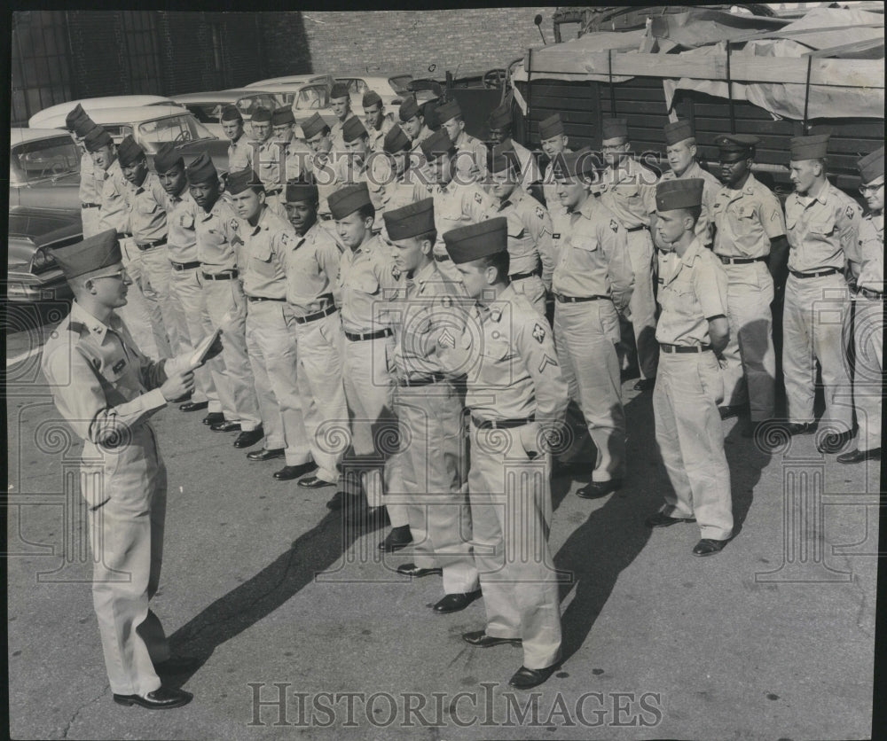 1962 Press Photo Muster Out Chicago Army Reservists - RRV18841 - Historic Images