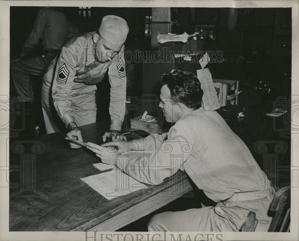 1945, US Military/Separation Center/Illinois - RRV18907 - Historic Images