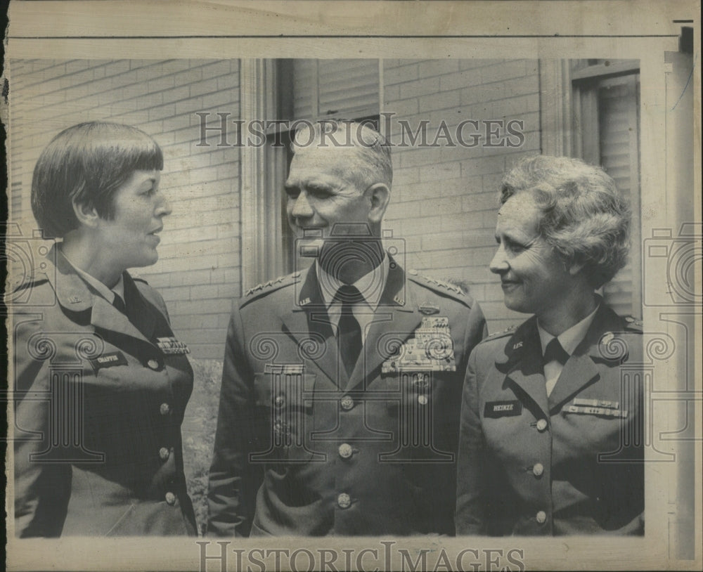 1969 Press Photo William Westmoreland Women Army Corp - RRV18941 - Historic Images