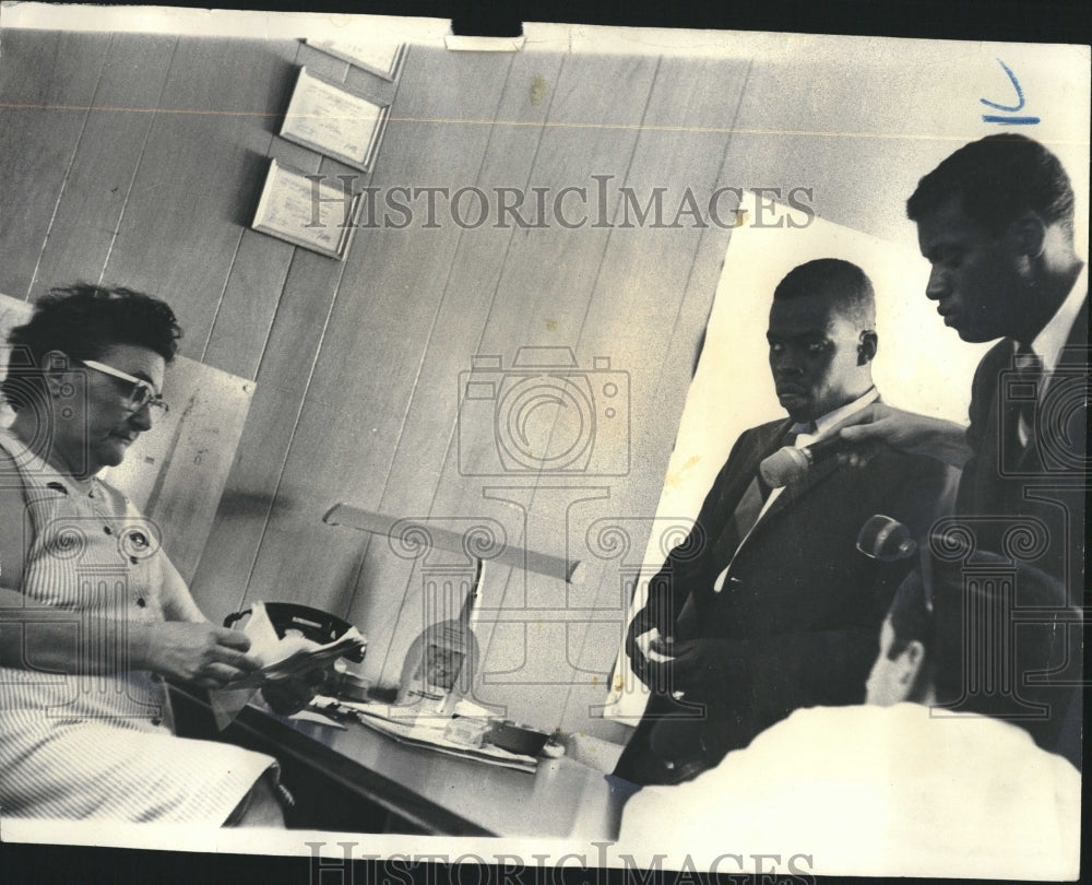 1966 Press Photo Bob Williams Alphonso Johnson Testers - RRV19489 - Historic Images