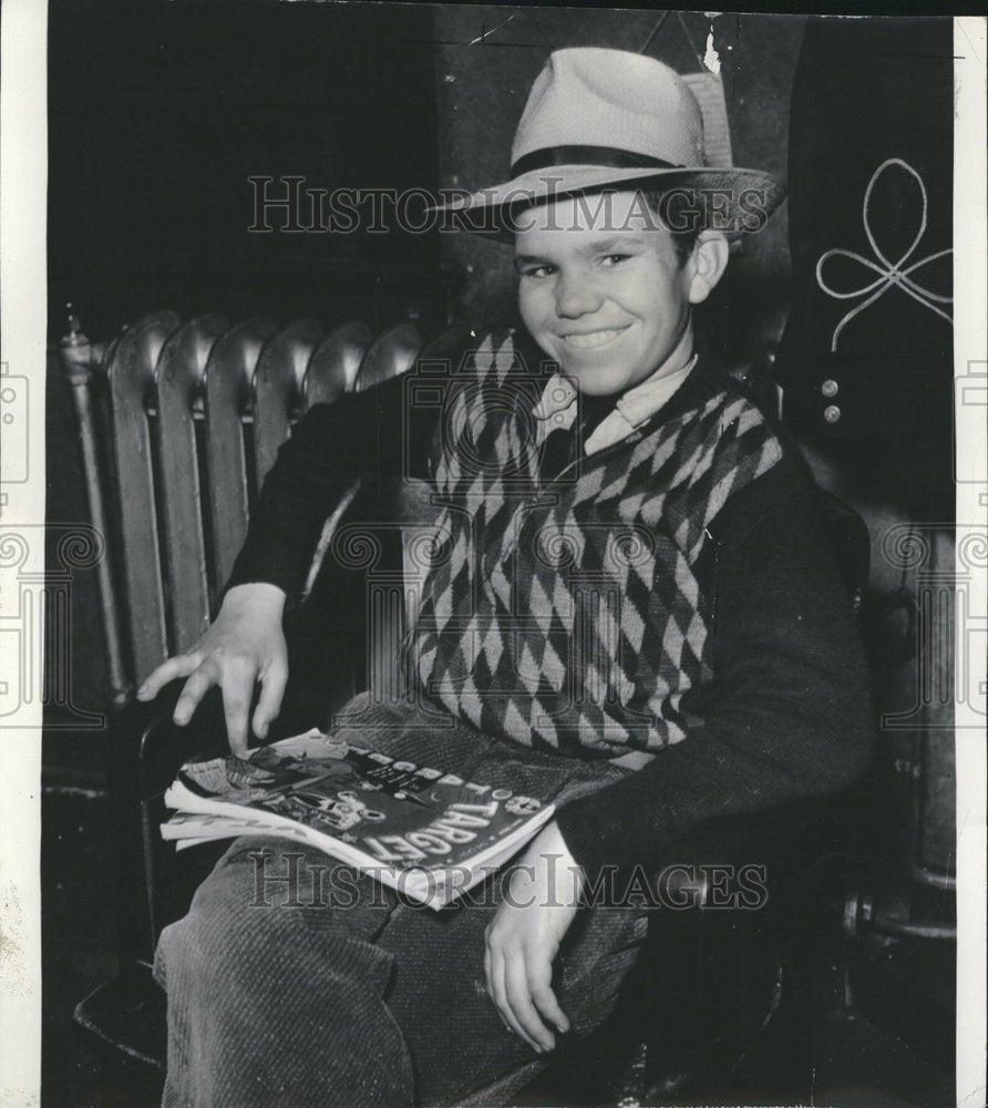 1941 Orphan Who Hitchhiked 1200 Miles - Historic Images