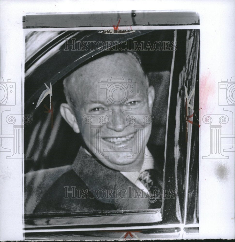 1957, Eisenhower flashes famous grin - RRV20515 - Historic Images