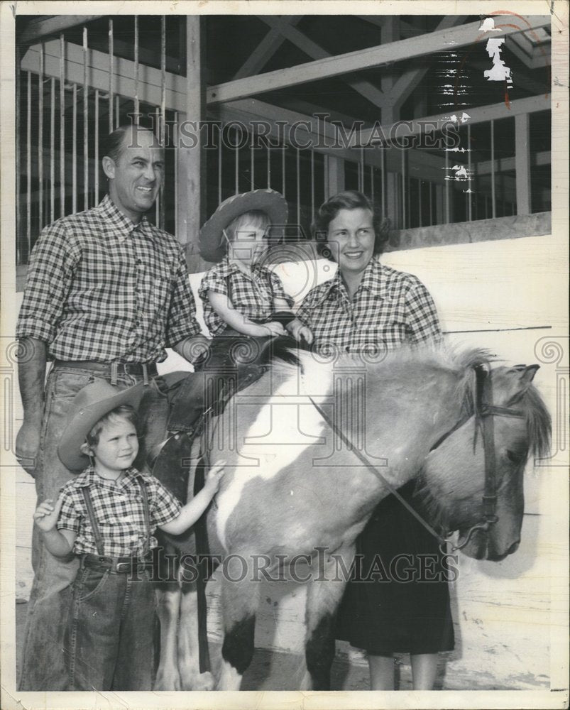 1954, Mr. and Mrs. Douw Fonda - RRV20533 - Historic Images