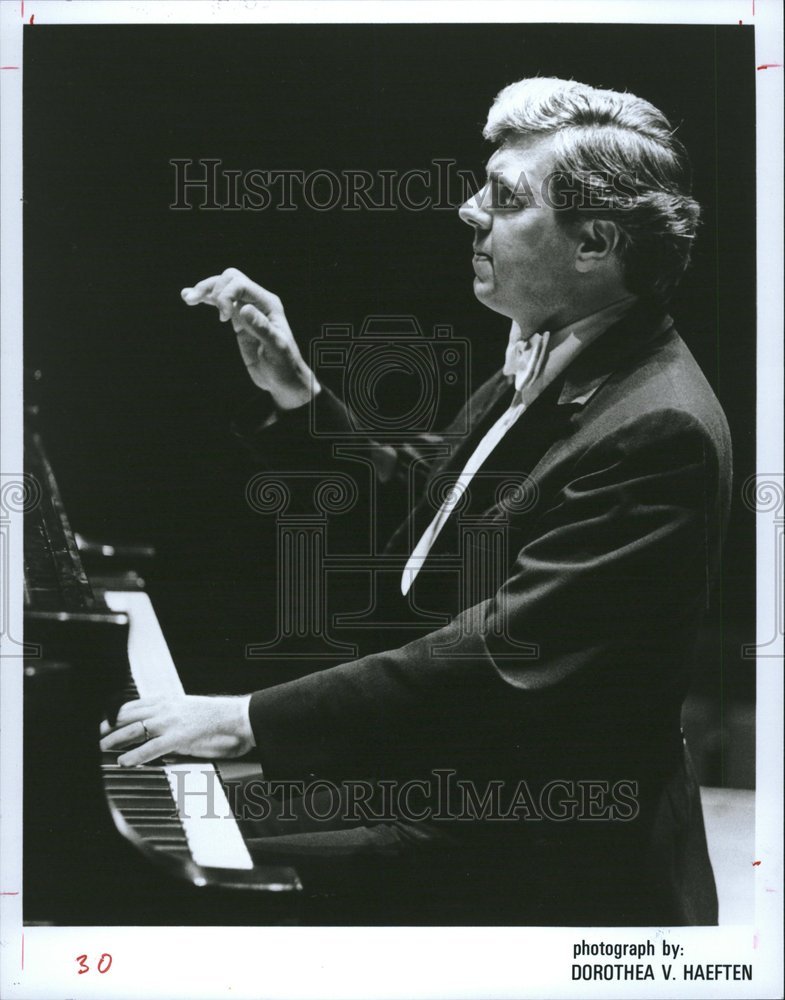 1990 Press Photo Colorado Symphony Pianist Lee Luvist - RRV20585 - Historic Images