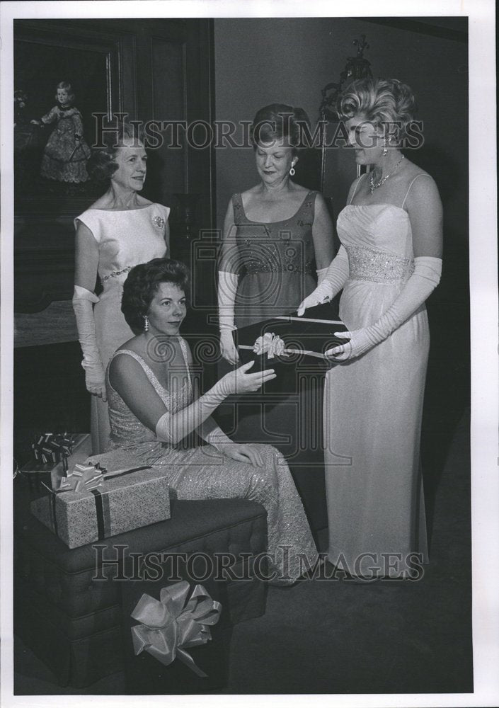 1963 Press Photo Hubner auxiliary Wallace Hubert work - Historic Images