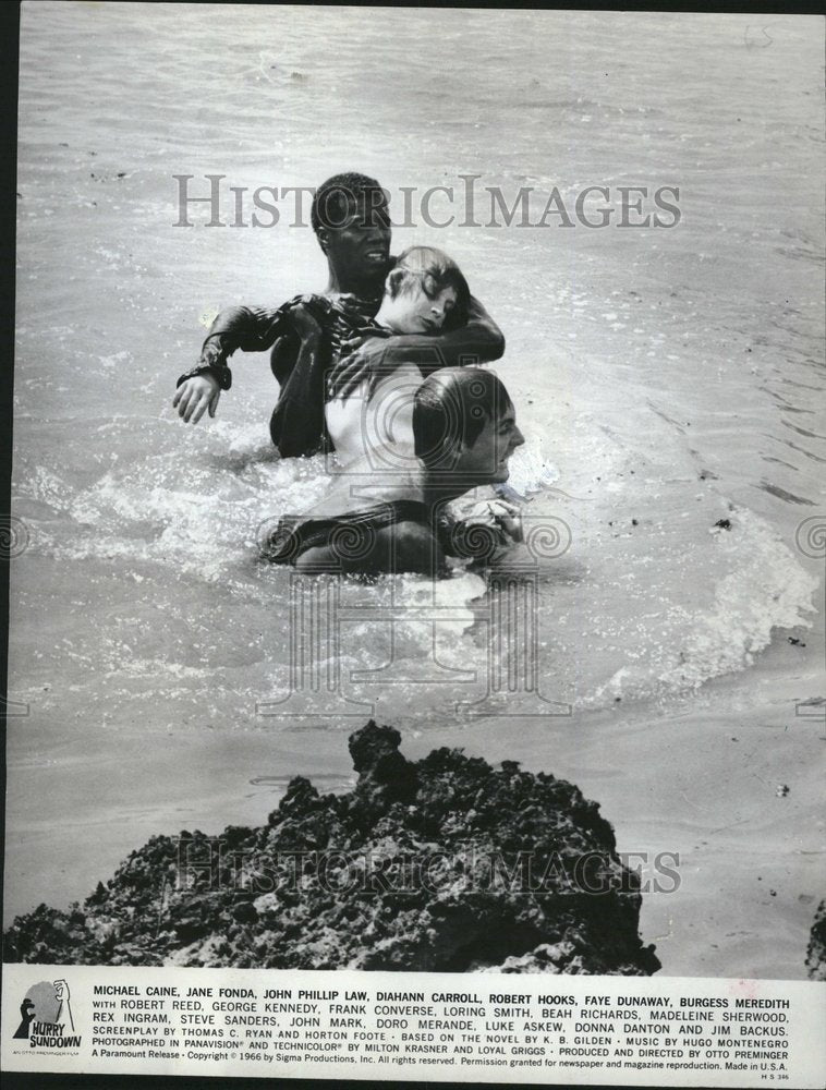 1967 Press Photo Actors Robert Hooks John Phillip Law - RRV21329 - Historic Images