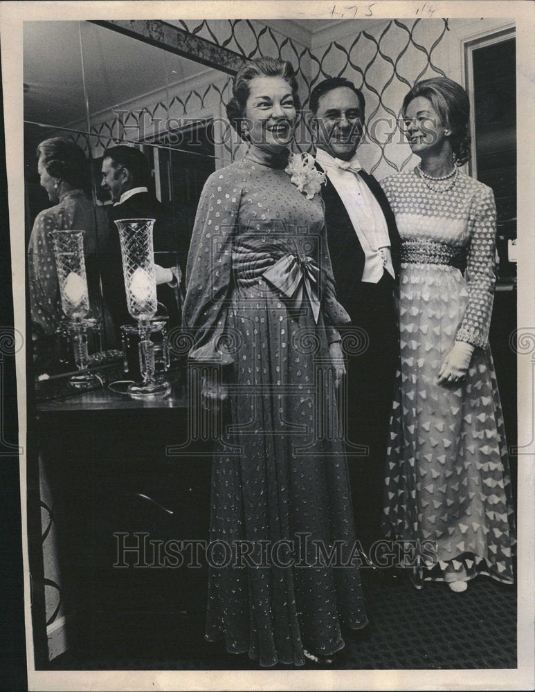 1973 Press Photo Debutante Ball Symphony Robert Hawleys - RRV21511 - Historic Images