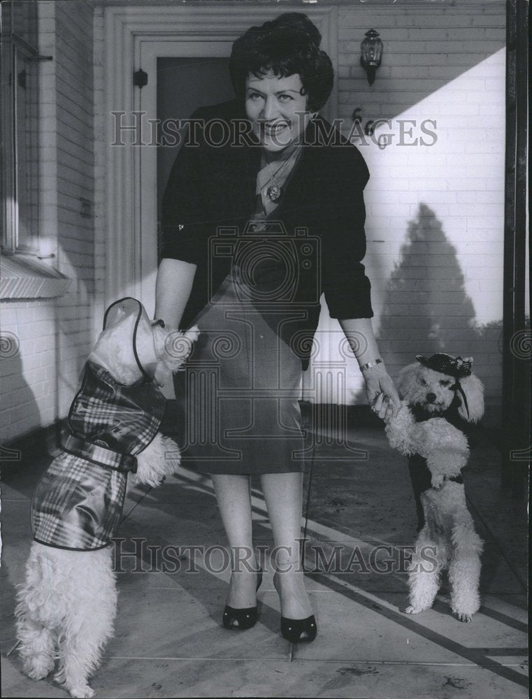 1959 Hayden Tata wife Bill Jones walk - Historic Images