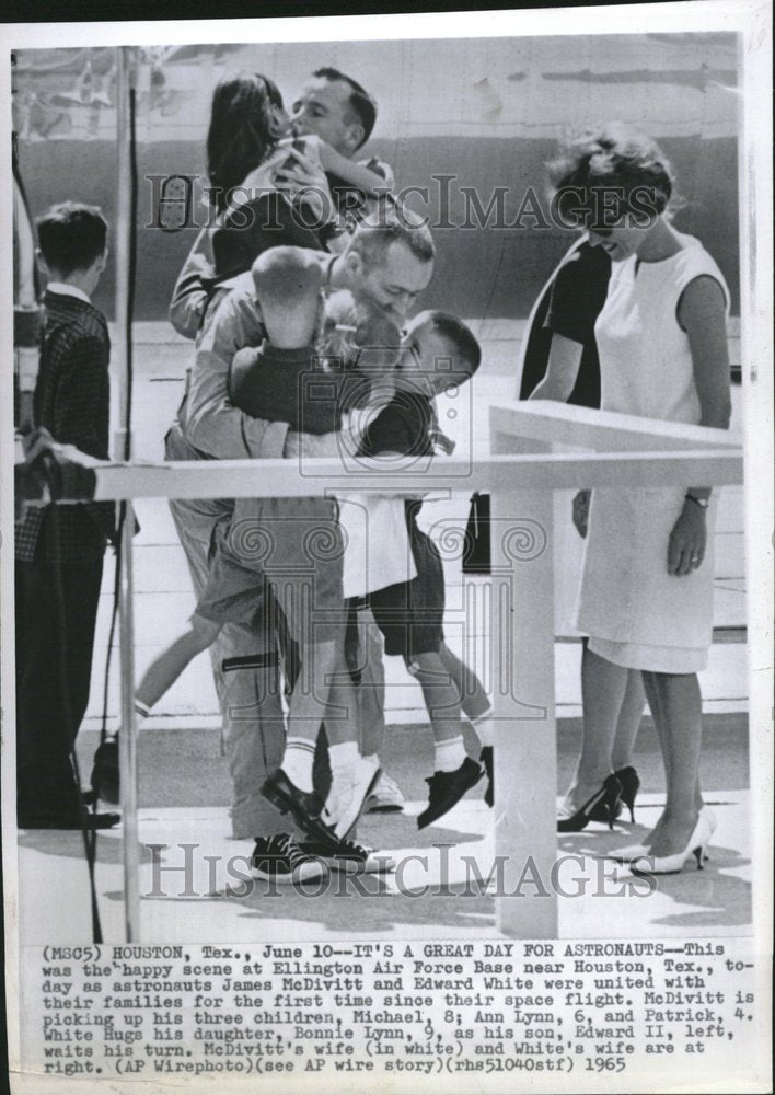 1965 James McDivitt Family Houston Scene - Historic Images