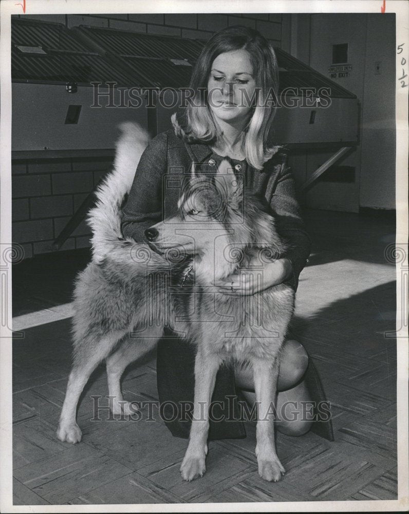 1958 Press Photo Mrs. Arthur Bosworth II &amp; Husky Dog - RRV21899 - Historic Images