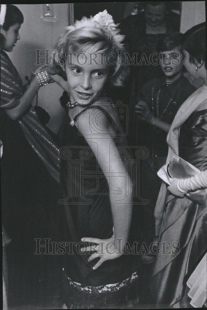1960 Press Photo Karen White Dressed Like Mommy - RRV21907 - Historic Images