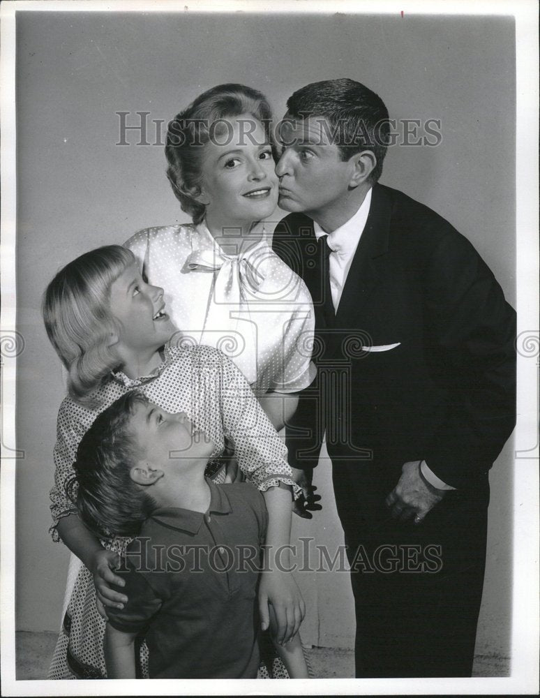 1962 Press Photo Gil Smith Merry Martin Mary Healy Love - RRV22053 - Historic Images