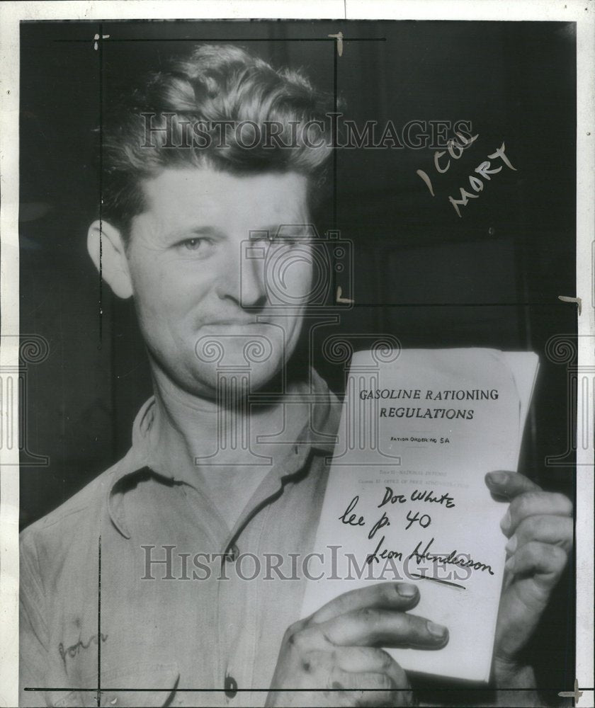 1942 Press Photo John Leigh Station operator - Historic Images