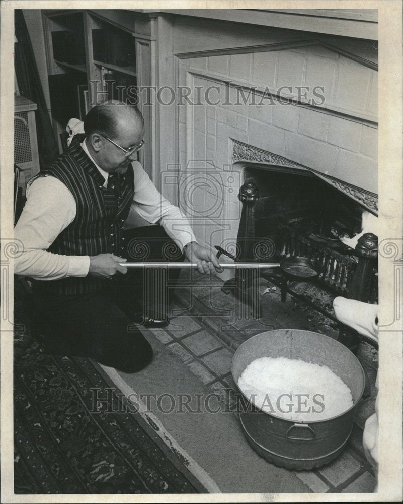 1978 Press Photo Randall Forselius Prepares Dump Melted - RRV22837 - Historic Images