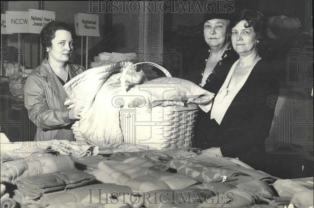 1932 Press Photo Wendell Mercentile Needlework America - Historic Images