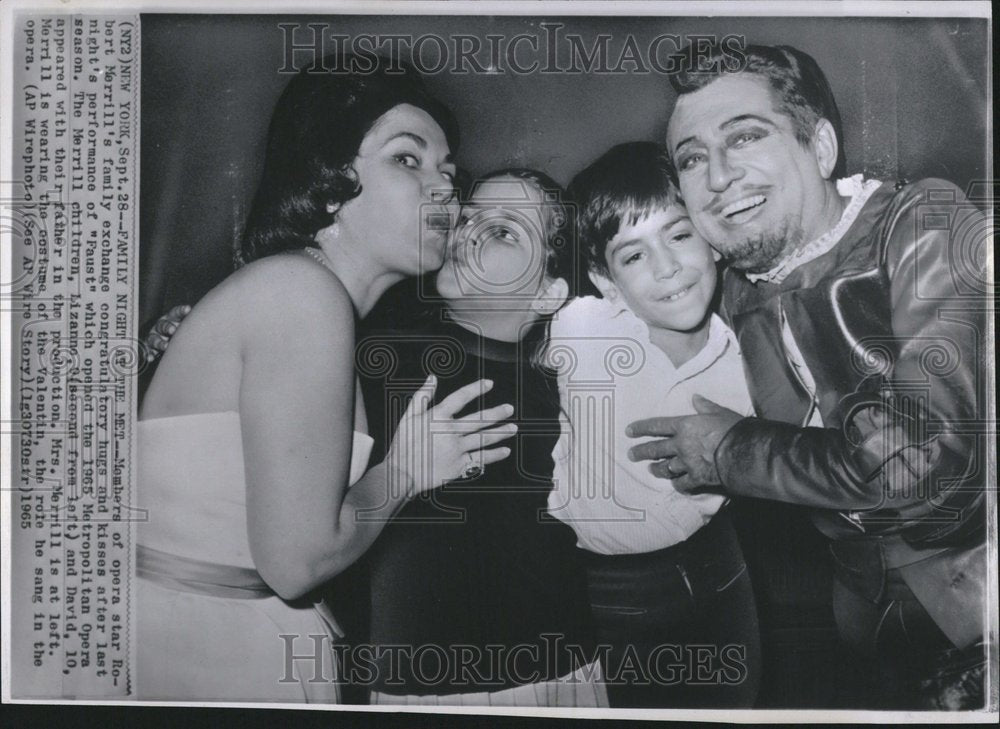 1965 Press Photo NY Opera Dancer Robert Merrill Family - Historic Images