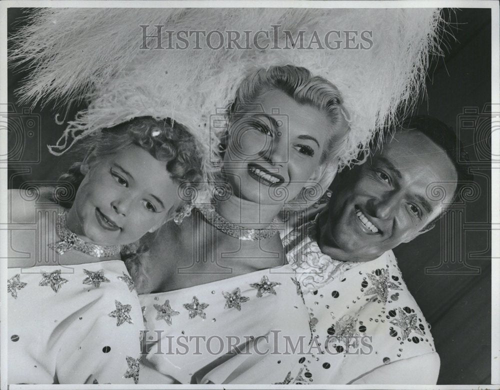 1955 Press Photo Joan Mae Leo Freisinger entertainers - Historic Images