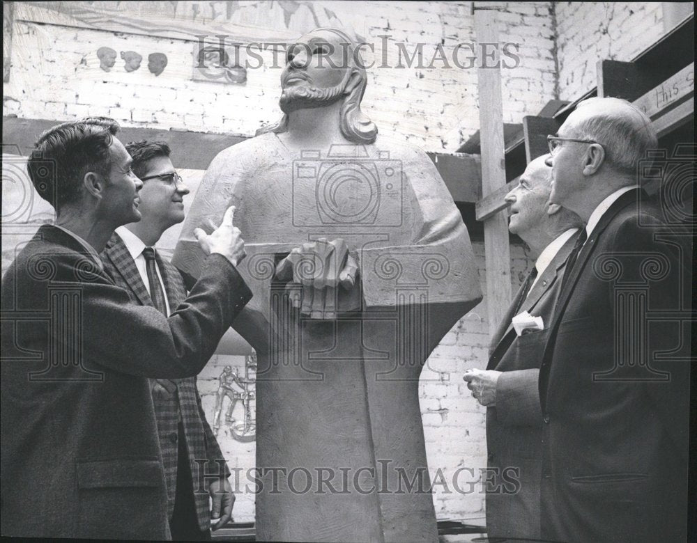 1961 Press Photo Sculptor William Longley Dunklee agant - Historic Images