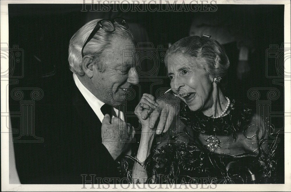 1983 Press Photo Issac Stern Helen Black Award Dinner - RRV23483 - Historic Images